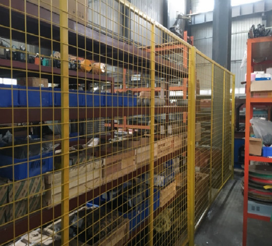 江夏工廠內(nèi)設備隔